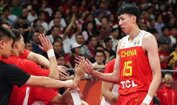 爱德华兹44分小哈达威32分东契奇缺阵森林狼送独行侠连败NBA常规赛激战正酣，西部领头羊森林狼主场迎战独行侠，东契奇此役因左股四头肌酸痛缺阵，独行侠上场不敌骑士，目前18胜13负暂列西部第6位，森林狼22胜7负稳居西部头名。